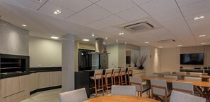 Departamento Premium, acceso a la alberca, vista a la ciudad | Restaurantes