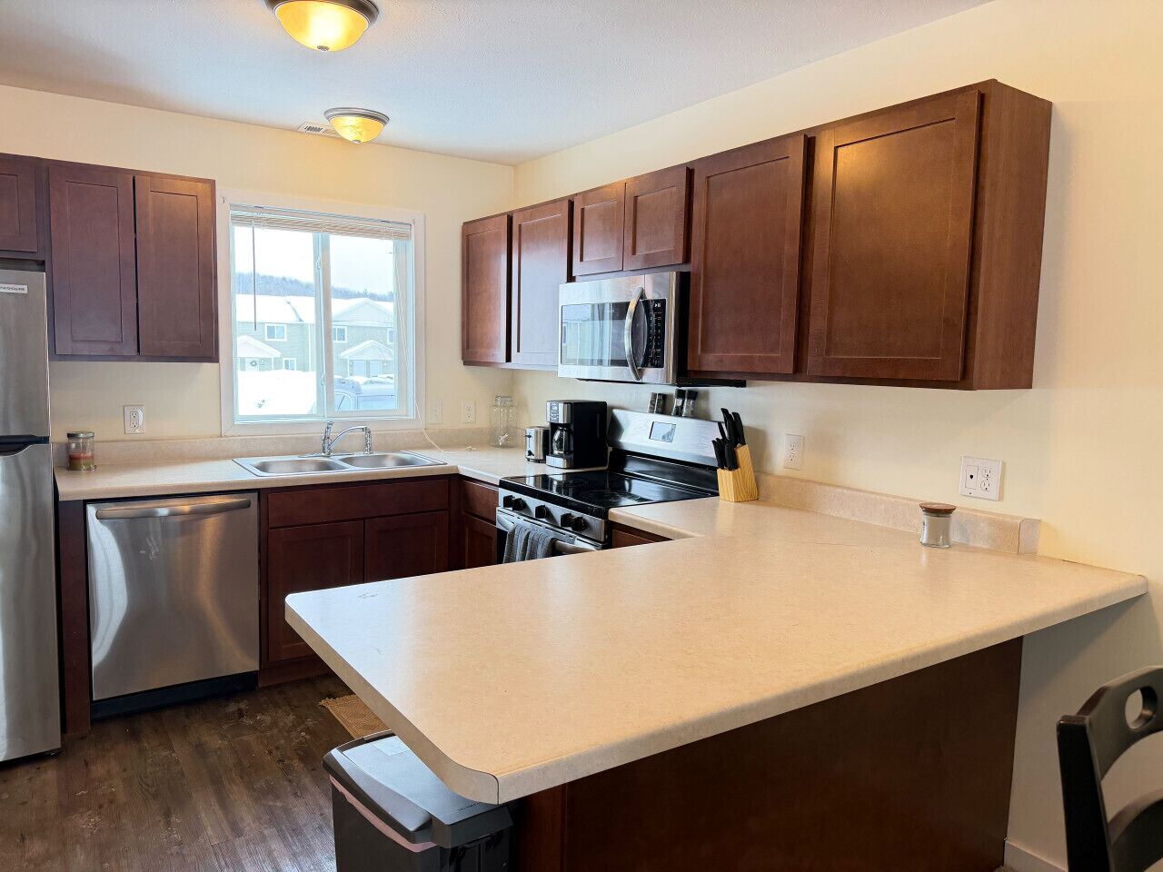 Fridge, microwave, stovetop, dishwasher