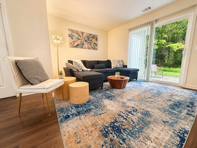 Holiday Village Townhomes – 3883