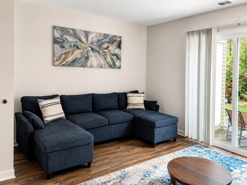 Holiday Village Townhomes – 3883