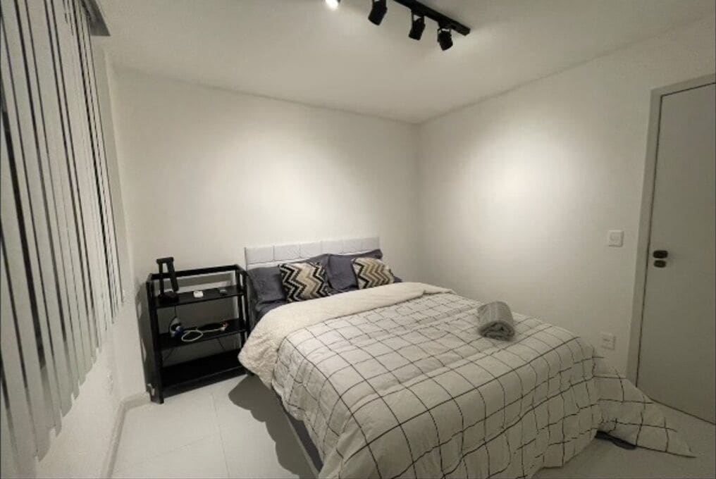 1 dormitori, planxa i posts de planxar, wifi i roba de llit 