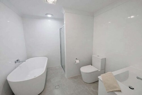 Renovated 6BR Retreat | 5 min to Tamworth Airport