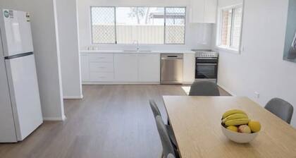 Renovated 6BR Retreat | 5 min to Tamworth Airport