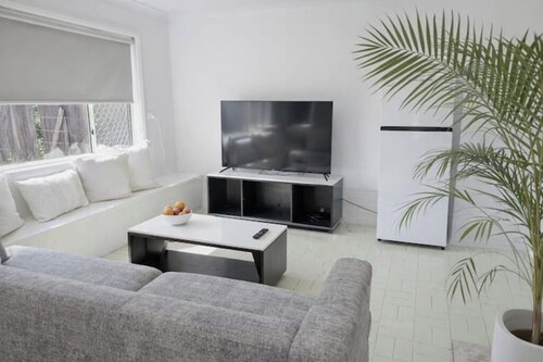 Modernized 6BR Retreat | Just 5 Min to Tamworth Airport