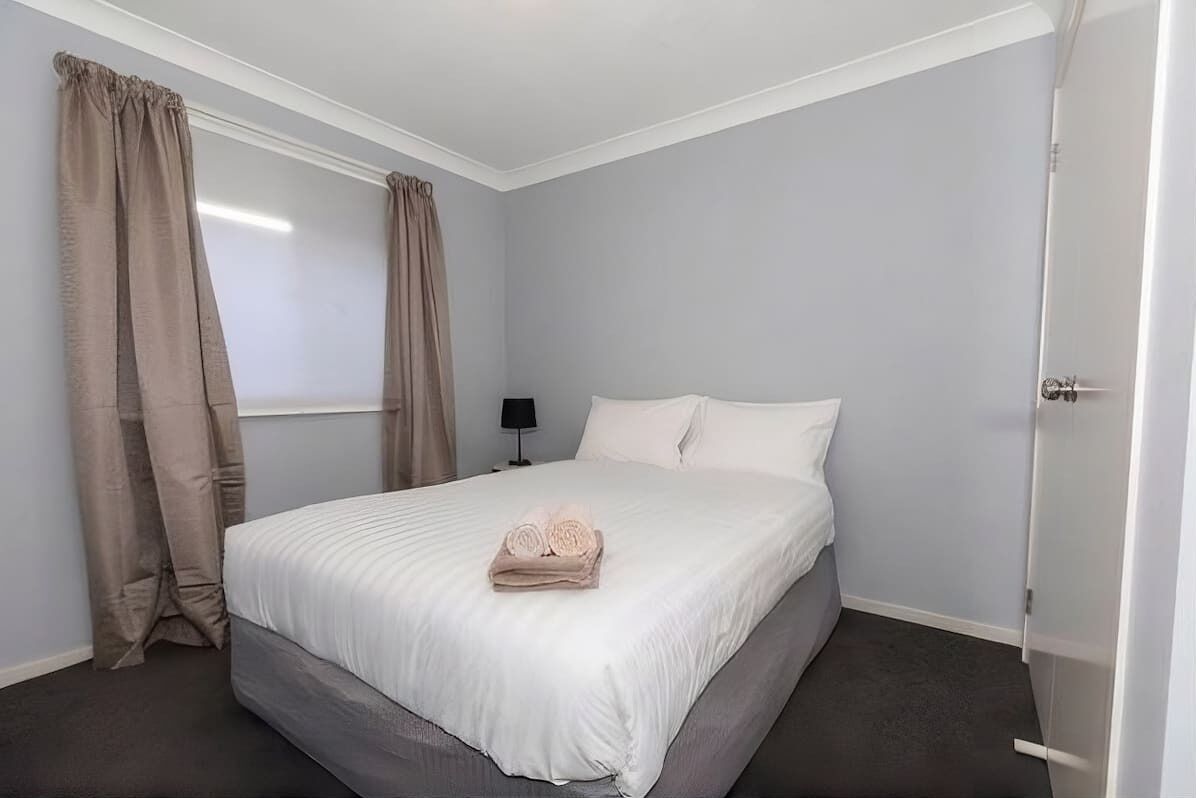 6 bedrooms, free WiFi, bed sheets