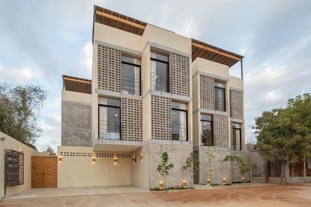 Exterior. Casa Kame