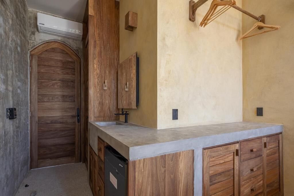 Kamar | Interior