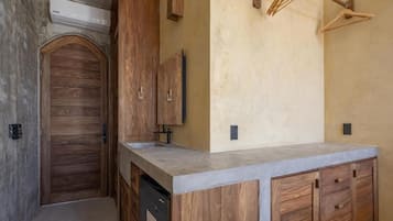 Kamar | Interior