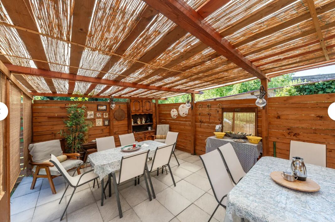 รับประทานอาหารกลางแจ้ง