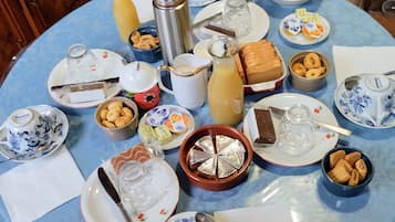 Ilmainen päivittäinen buffetaamiainen