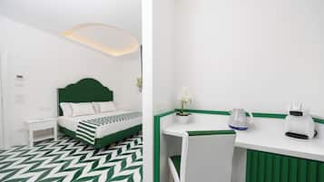 Luxury Room | Minibar, in-room safe, desk, blackout drapes