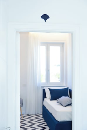 Luxury Room | Minibar, in-room safe, desk, blackout drapes - Palazzo Sant'Elena (Anacapri)