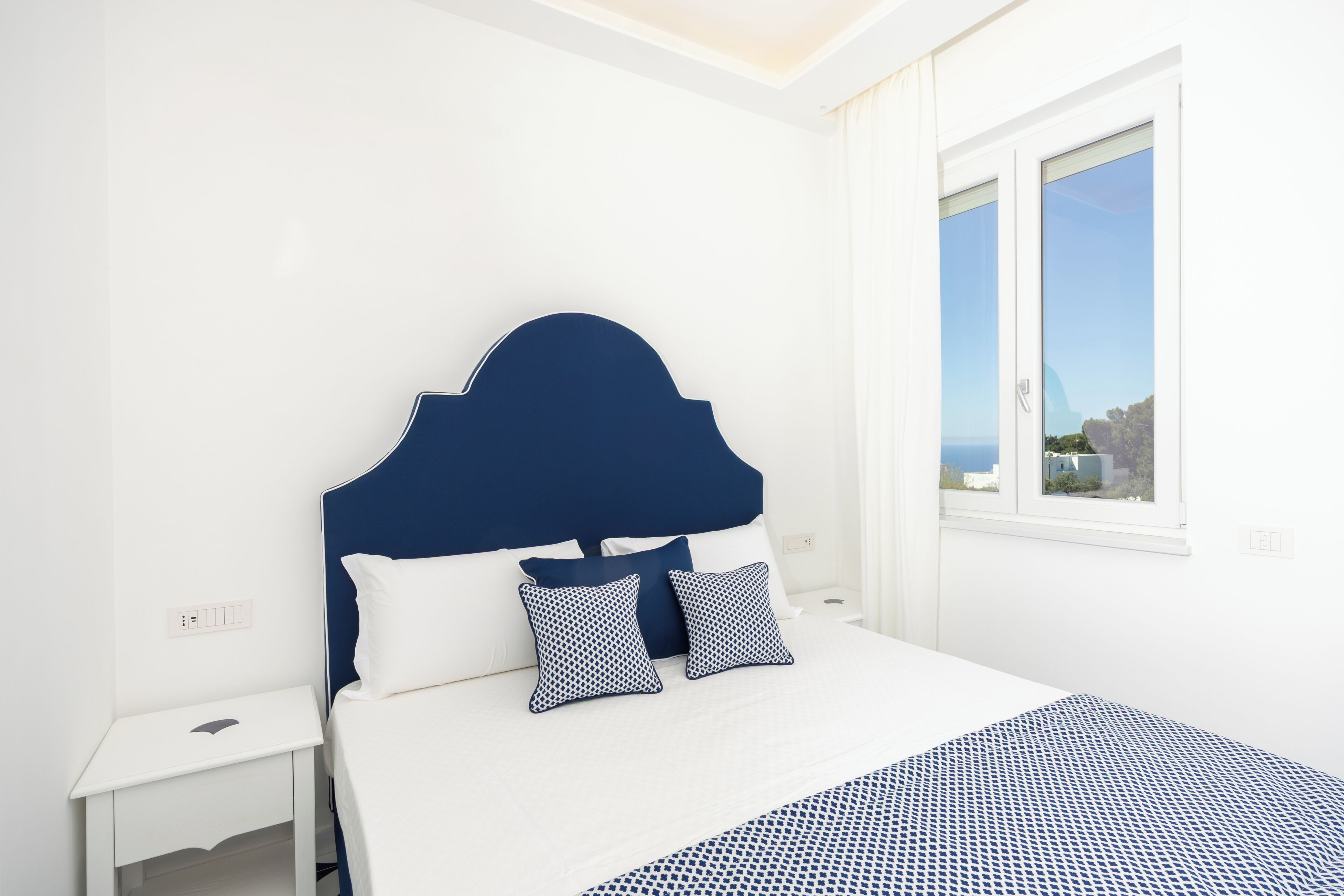 Chambre Luxe | Minibar, coffres-forts dans les chambres, bureau, rideaux occultants