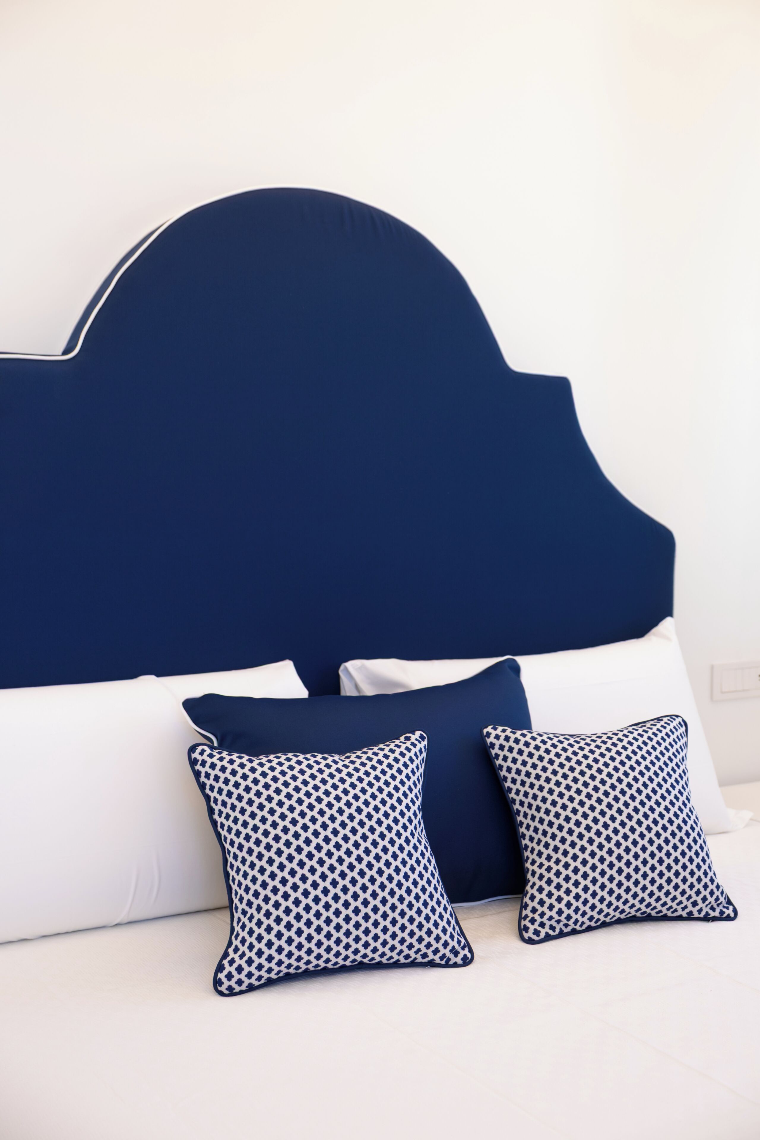 Luxury Room | Minibar, in-room safe, desk, blackout drapes