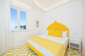 Luxury Room | Minibar, in-room safe, desk, blackout drapes
