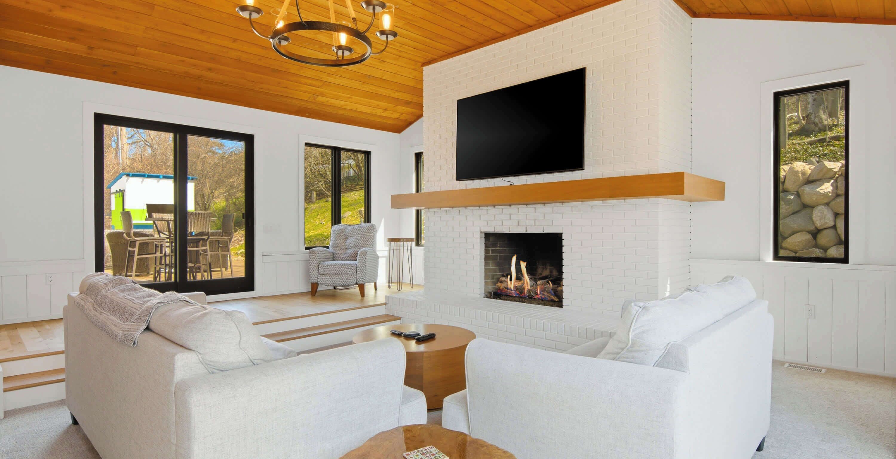 Smart TV, fireplace, offices