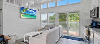 De La Float - Floating House on Lake Cumberland