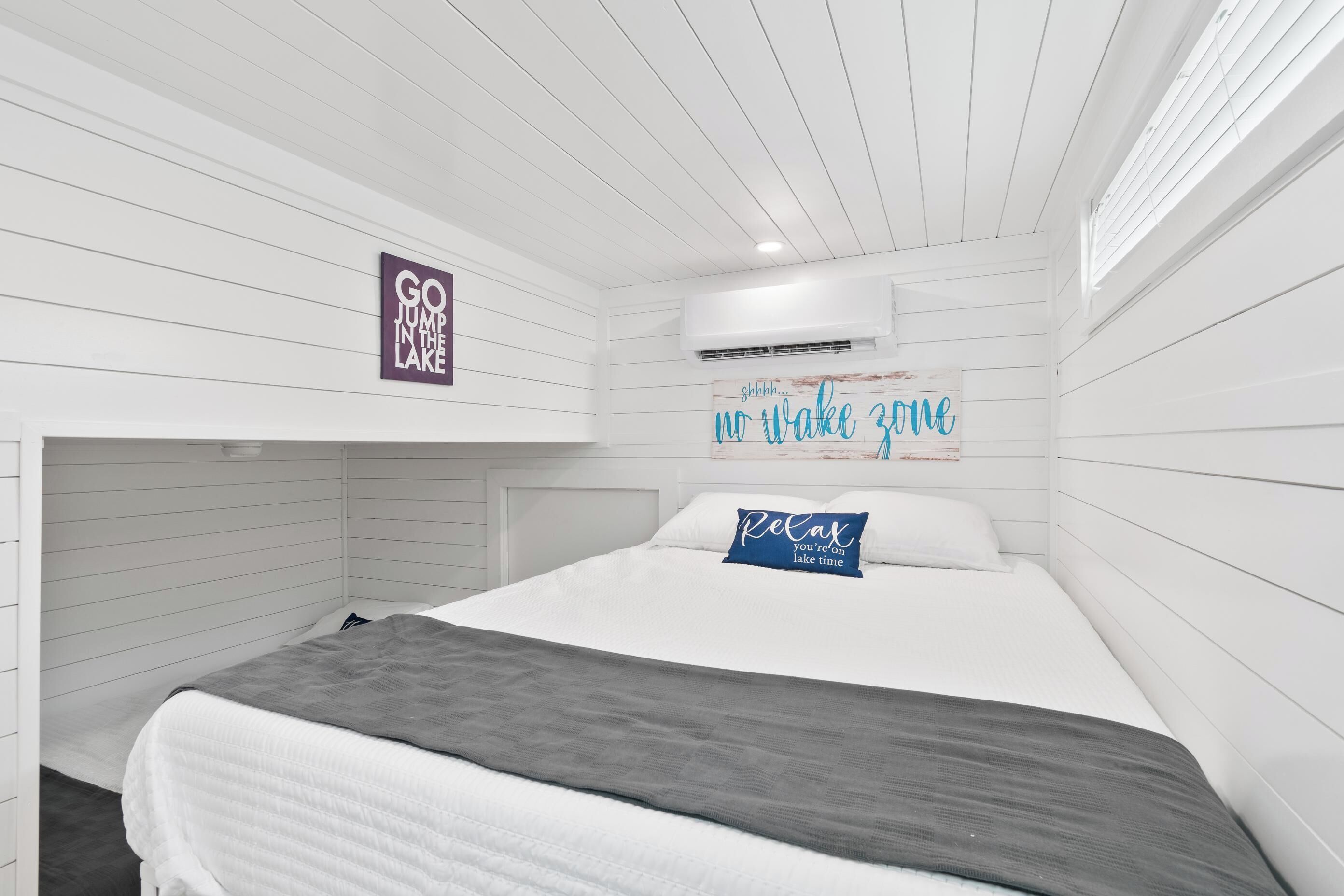 4 bedrooms, WiFi, bed sheets