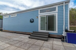 Exterior detail - Flip Flops & Sunset Views (Russell Springs)