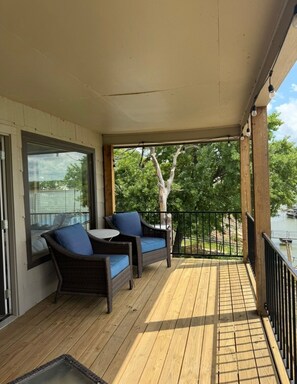 Property grounds - 3-bedroom house in adorable Cisco with cool AC and charm (Cisco)