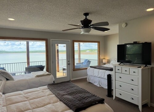 3-bedroom house in adorable Cisco with cool AC and charm