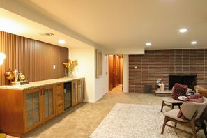 Interior - Midcentury Riverfront Retreat (Lansing)