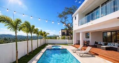 Spacious Luxury Villa - Pool, Jacuzzi & View.