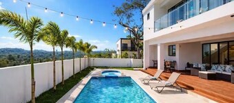 Spacious Luxury Villa - Pool, Jacuzzi & View.