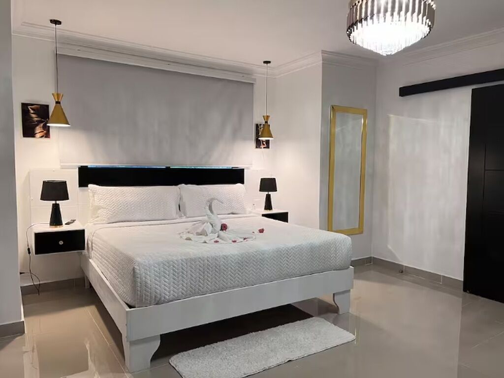 4 bedrooms, iron/ironing board, WiFi, bed sheets