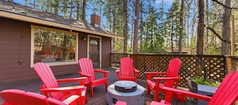 Walk to Town - Lake Access - Huge Deck