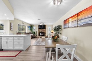 Dining - Bonnies Beach Club House W/ POOL, Game room, 7 min to Beach (Seminole)