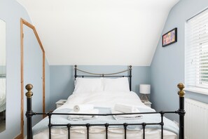 5 Schlafzimmer, Bügeleisen/Bügelbrett, kostenloses WLAN, Bettwäsche