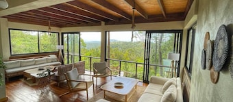 Escápate al Bosque · Villa Completa · Piscina · BBQ · Hasta 12 Huéspedes