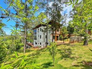 Exterior - Escápate al Bosque · Villa Completa · Piscina · BBQ · Hasta 12 Huéspedes (Jarabacoa)