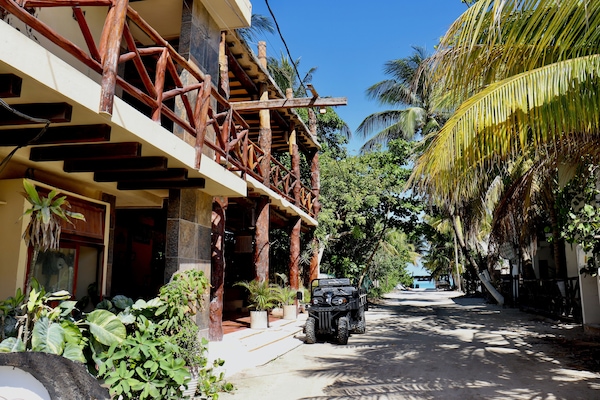 Beach nearby, white sand, beach towels