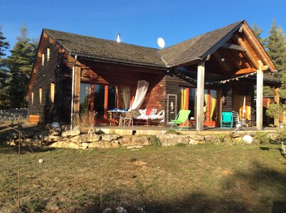 Timber-frame house bordering the Cévennes National Park. Quiet environment
