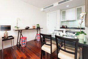 Dining - 2 Bed Serviced Panoramic SkyVilla (Krung Thep Maha Nakhon)
