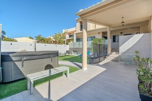 Terrace/patio - Spacious Villa w/ Jacuzzi • Close to the Beach • Free WiFi (Albufeira)