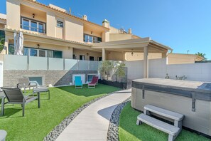 Outdoor dining - Spacious Villa w/ Jacuzzi • Close to the Beach • Free WiFi (Albufeira)