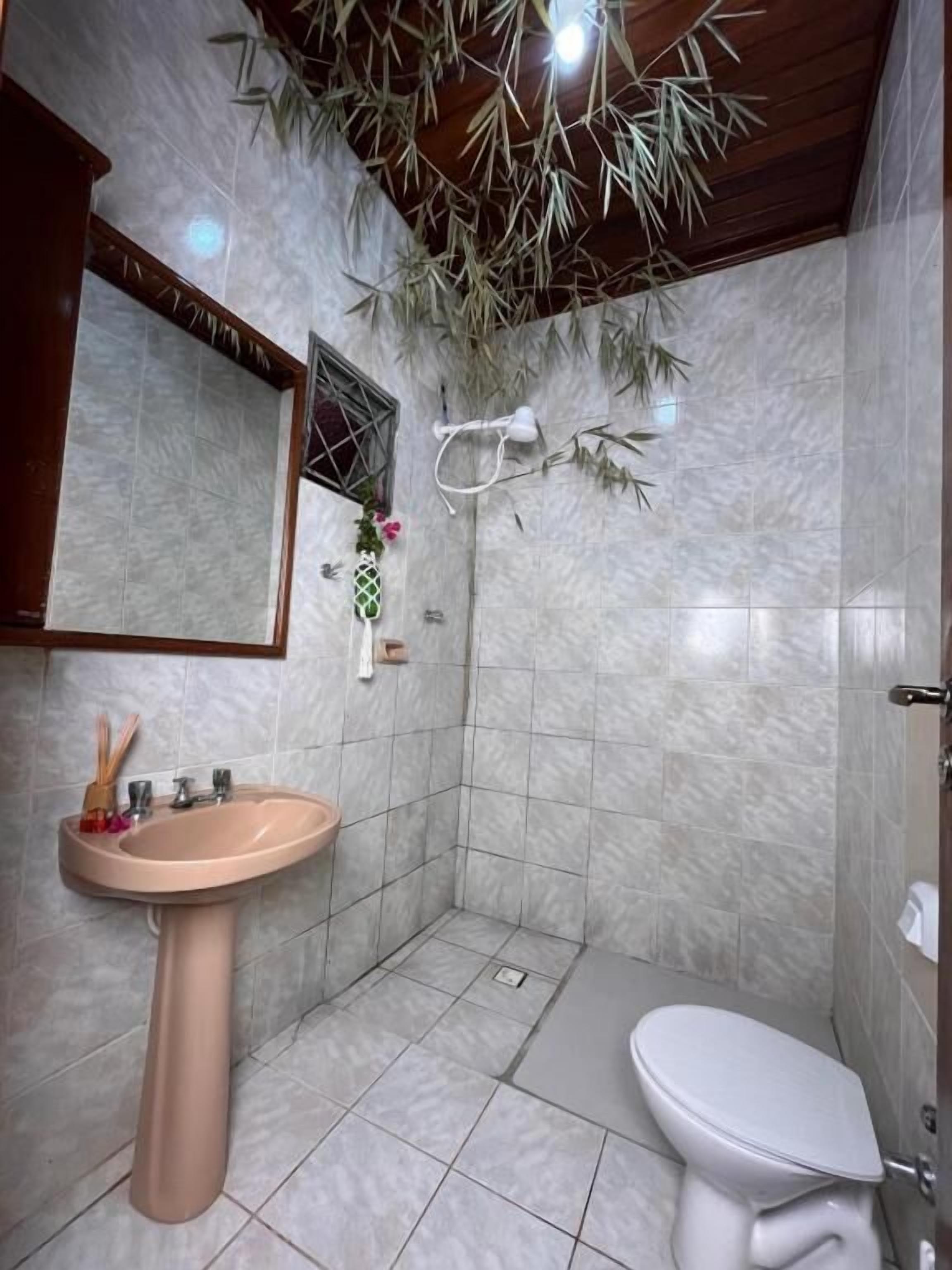 Chambre Quadruple | Salle de bain