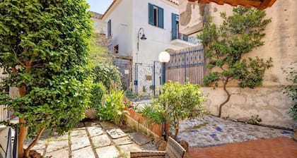 Holiday Home 'Lamia Resi' with Private Garden and Air Conditioning