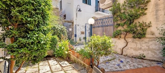 Holiday Home 'Lamia Resi' with Private Garden and Air Conditioning