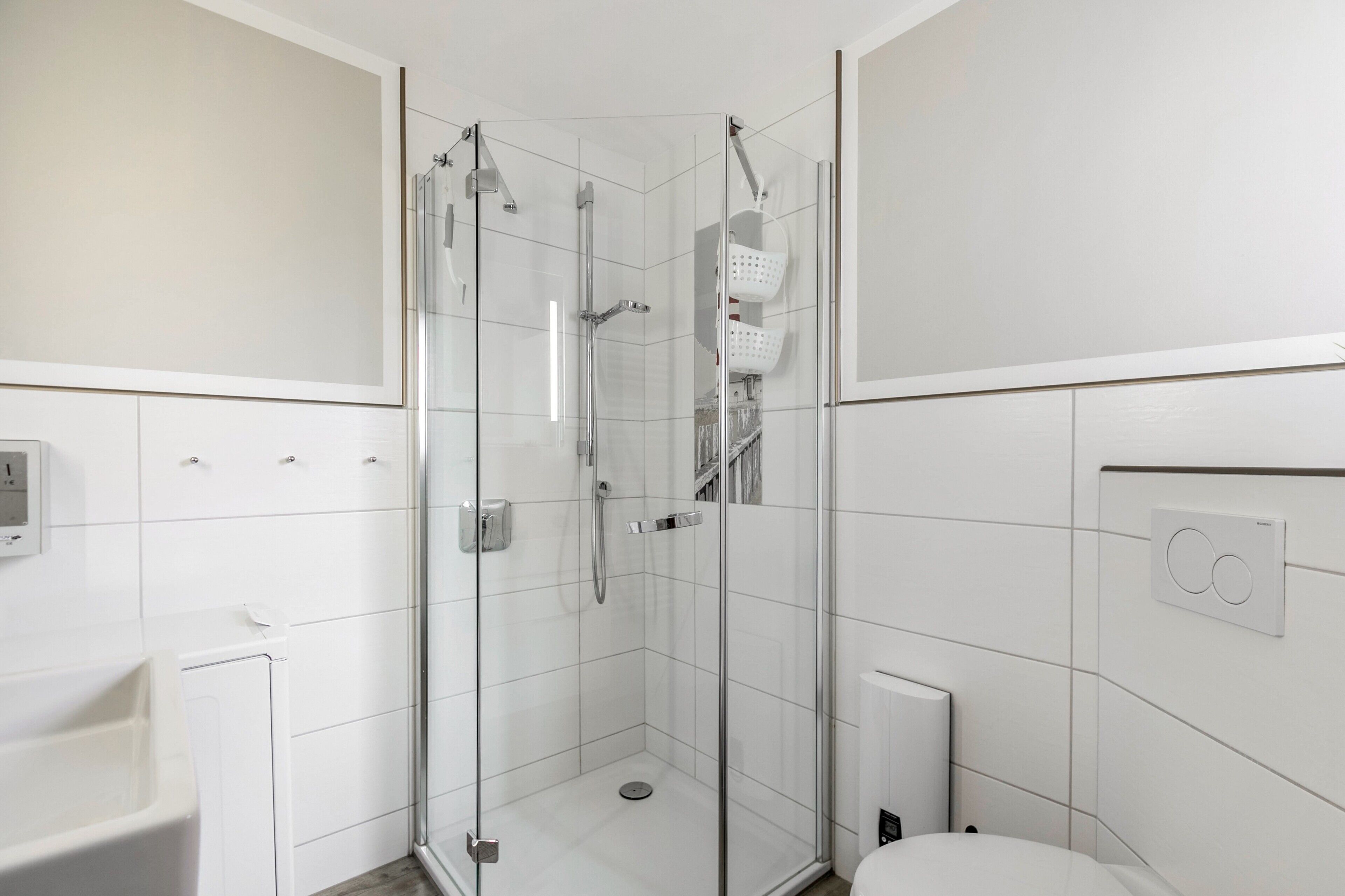 Douche, sèche-cheveux, serviettes fournies
