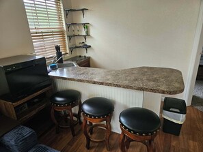 Private kitchen - Welcoming 1-bedroom apartment in Hot Springs area, Overlooking Lake Hamilton (Mountain Pine)