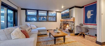 Remodeled 2-bedroom 2 Bath condo in Teton Village with Sundance Club Access