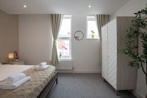 5 Schlafzimmer, Bügeleisen/Bügelbrett, kostenloses WLAN, Bettwäsche