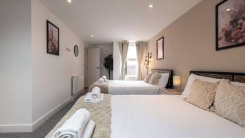 5 bedrooms, iron/ironing board, free WiFi, bed sheets