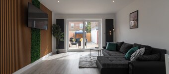 Open Mind Property - Hot tub with 7 beds