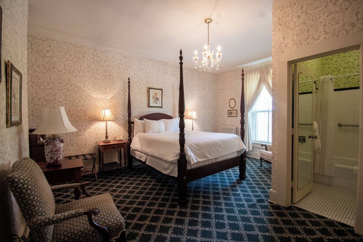 Classic Double Room | Iron/ironing board, free WiFi