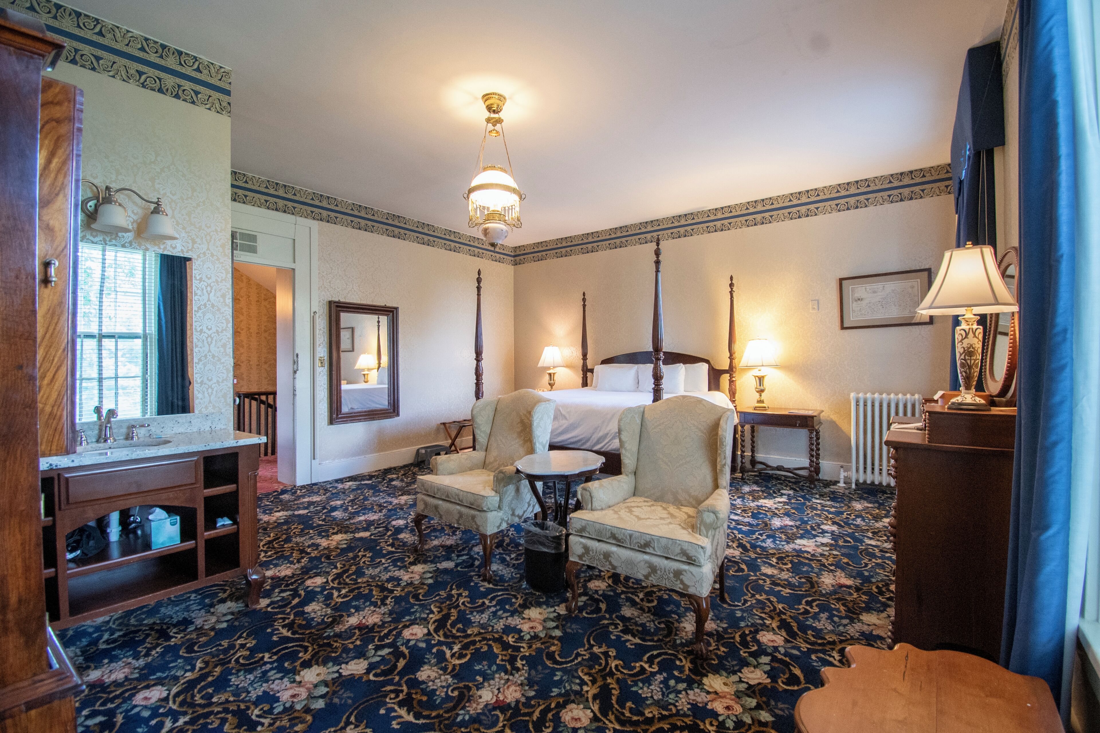 Deluxe Double Room | Iron/ironing board, free WiFi